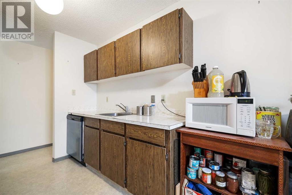 Single Family House for Sale in    Avenue NE Crescent Heights Calgary 
