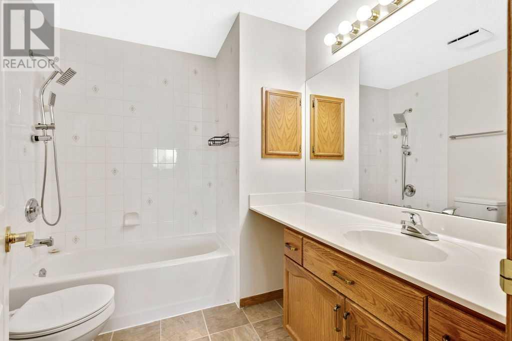 Single Family House for Sale in   Lincoln Way SW Lincoln Park Calgary 