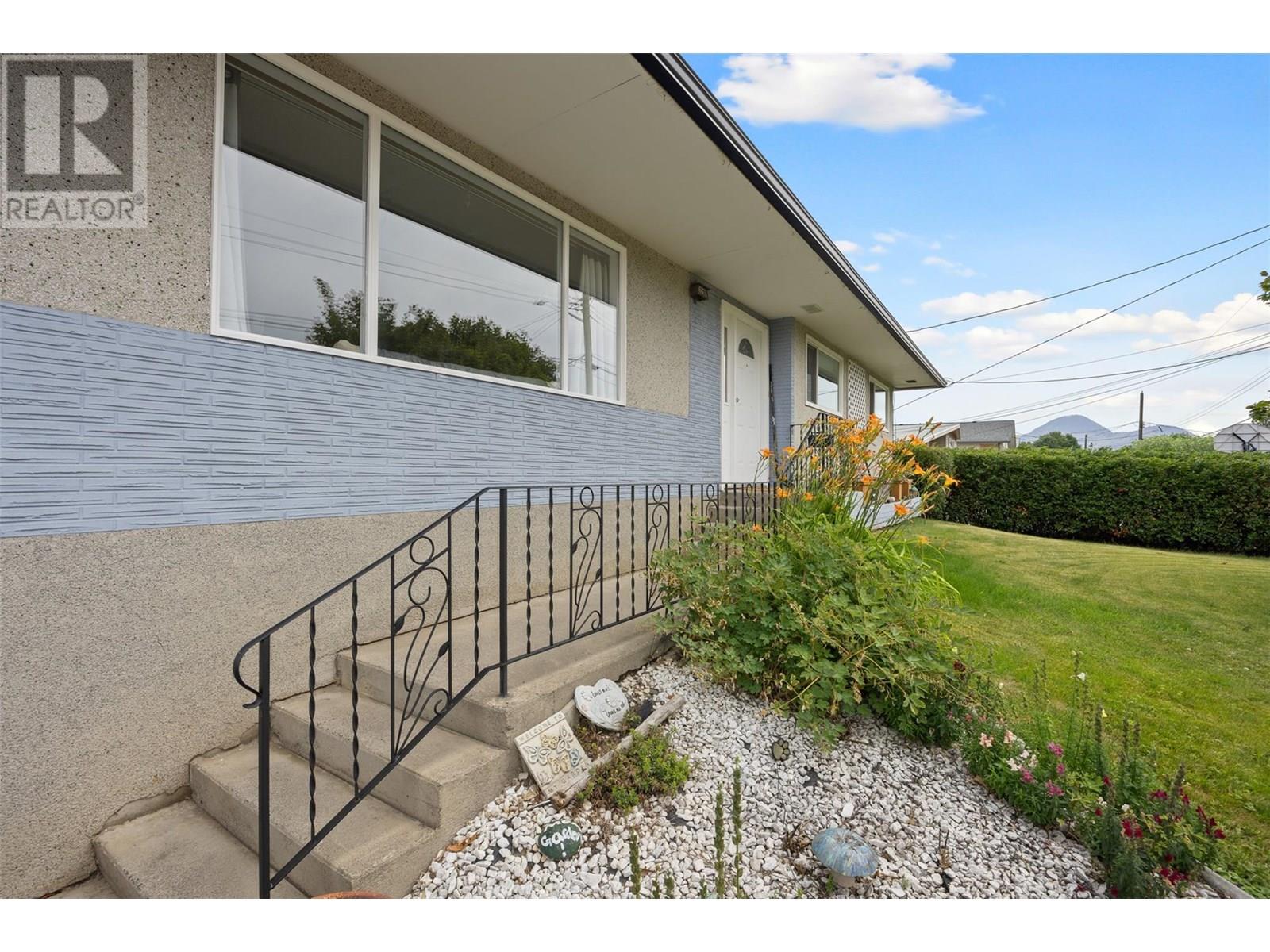 Photo 4 of 2150 Ponderosa Avenue, Kamloops BC