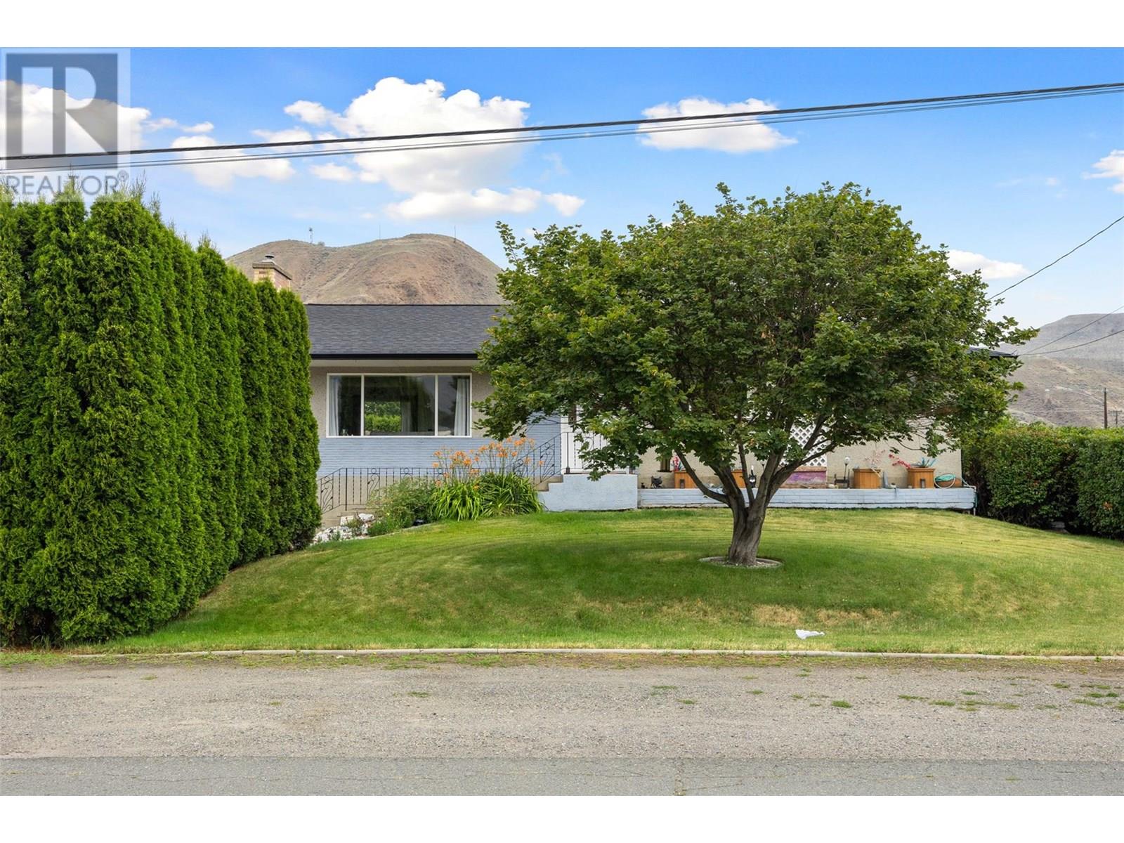 Photo 3 of 2150 Ponderosa Avenue, Kamloops BC