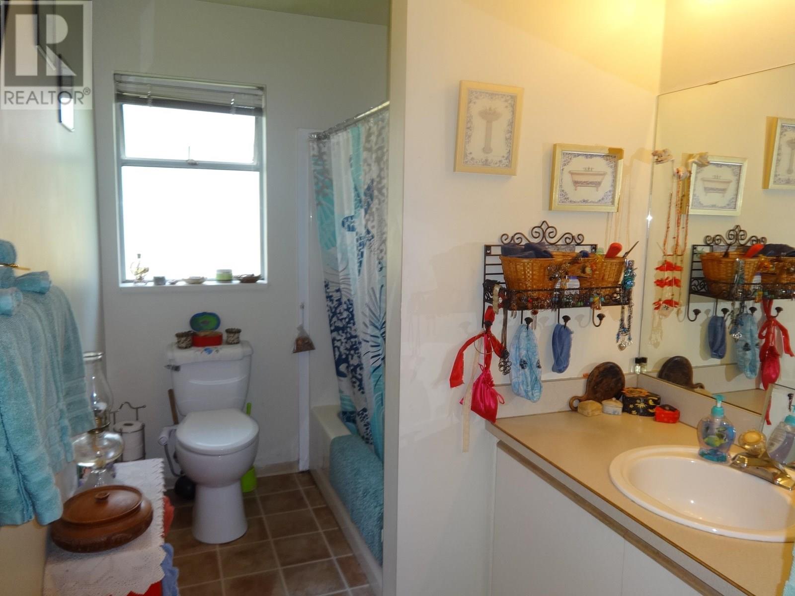 1088 SUNNYSIDE ROAD, Gibsons
