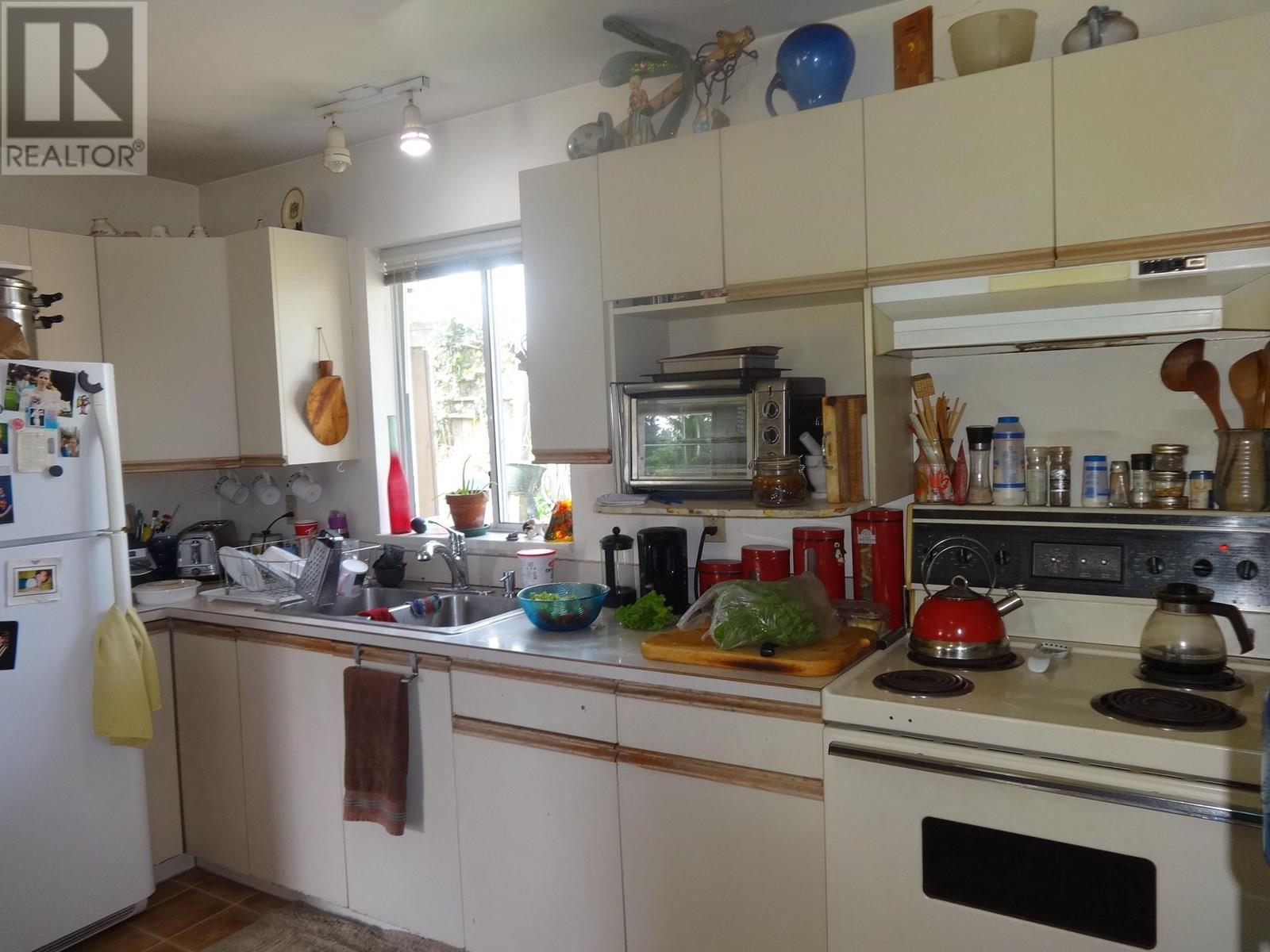 1088 SUNNYSIDE ROAD, Gibsons