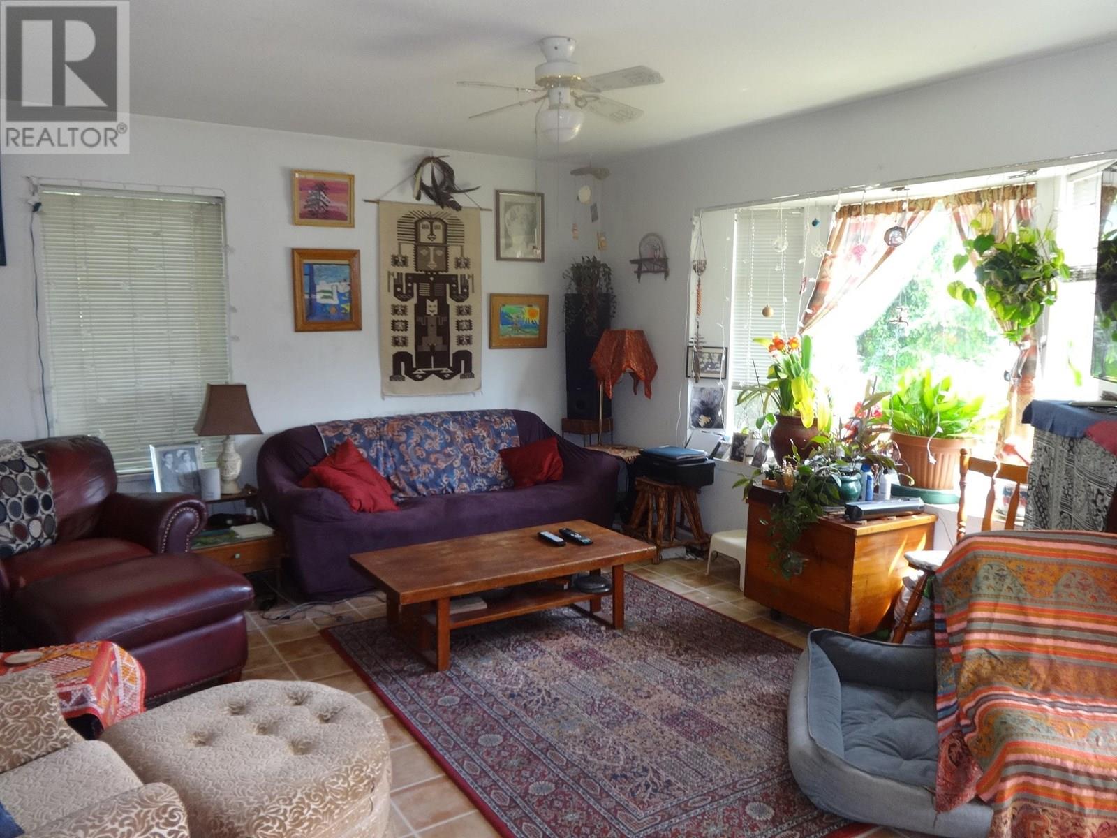 1088 SUNNYSIDE ROAD, Gibsons