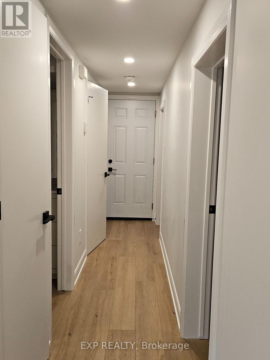 Photo 2 of 3 555 Churchill Avenue N, Ottawa ON
