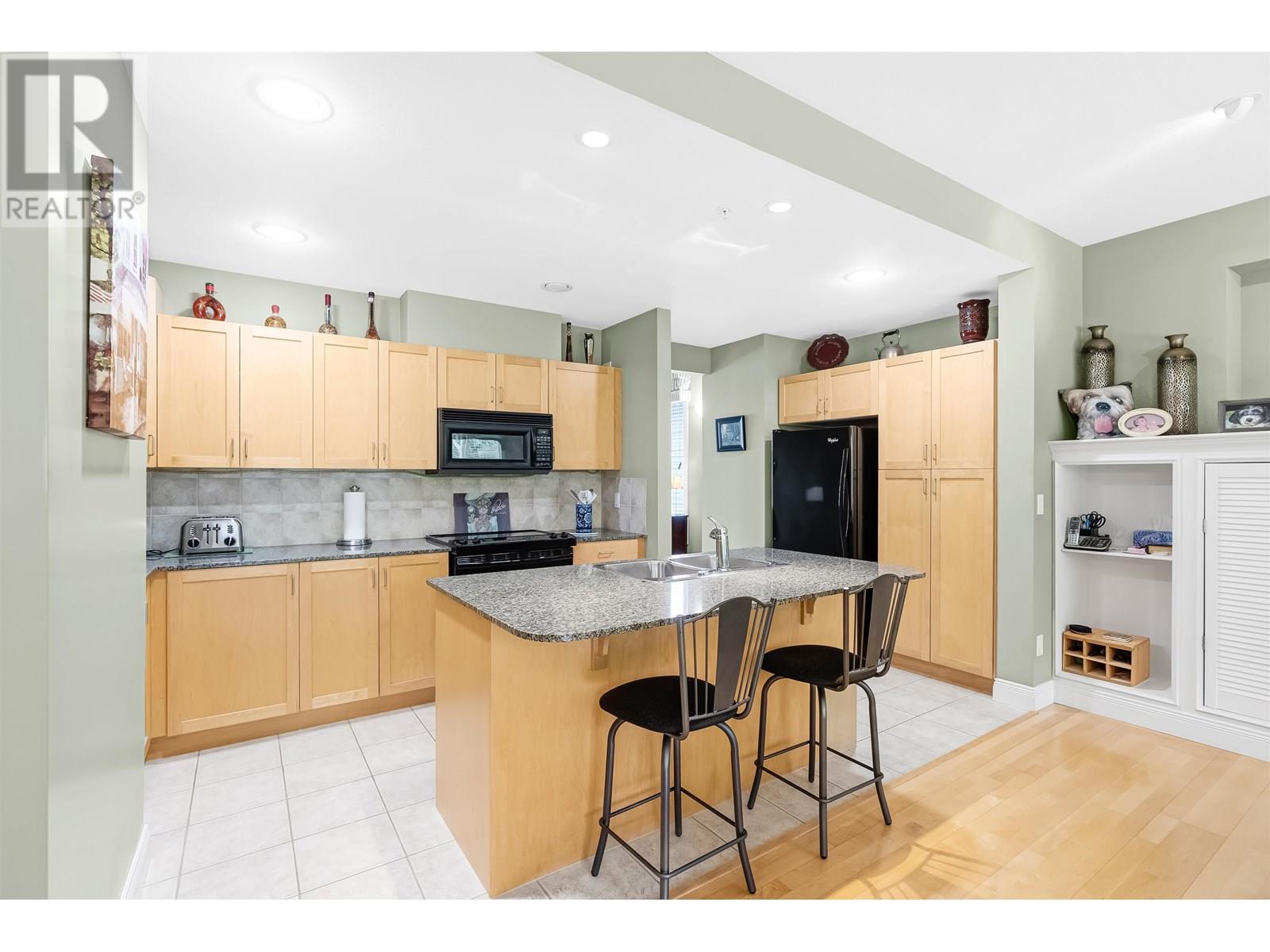 141 19639 MEADOW GARDENS WAY, Pitt Meadows real estate listing R3020487