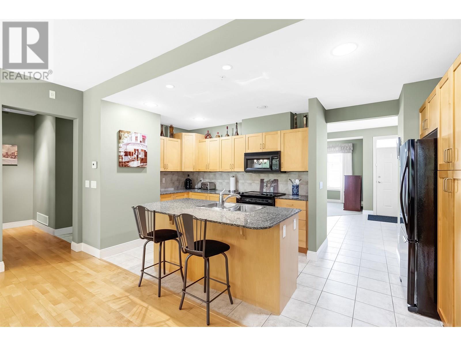 141 19639 MEADOW GARDENS WAY, Pitt Meadows real estate listing R3020487