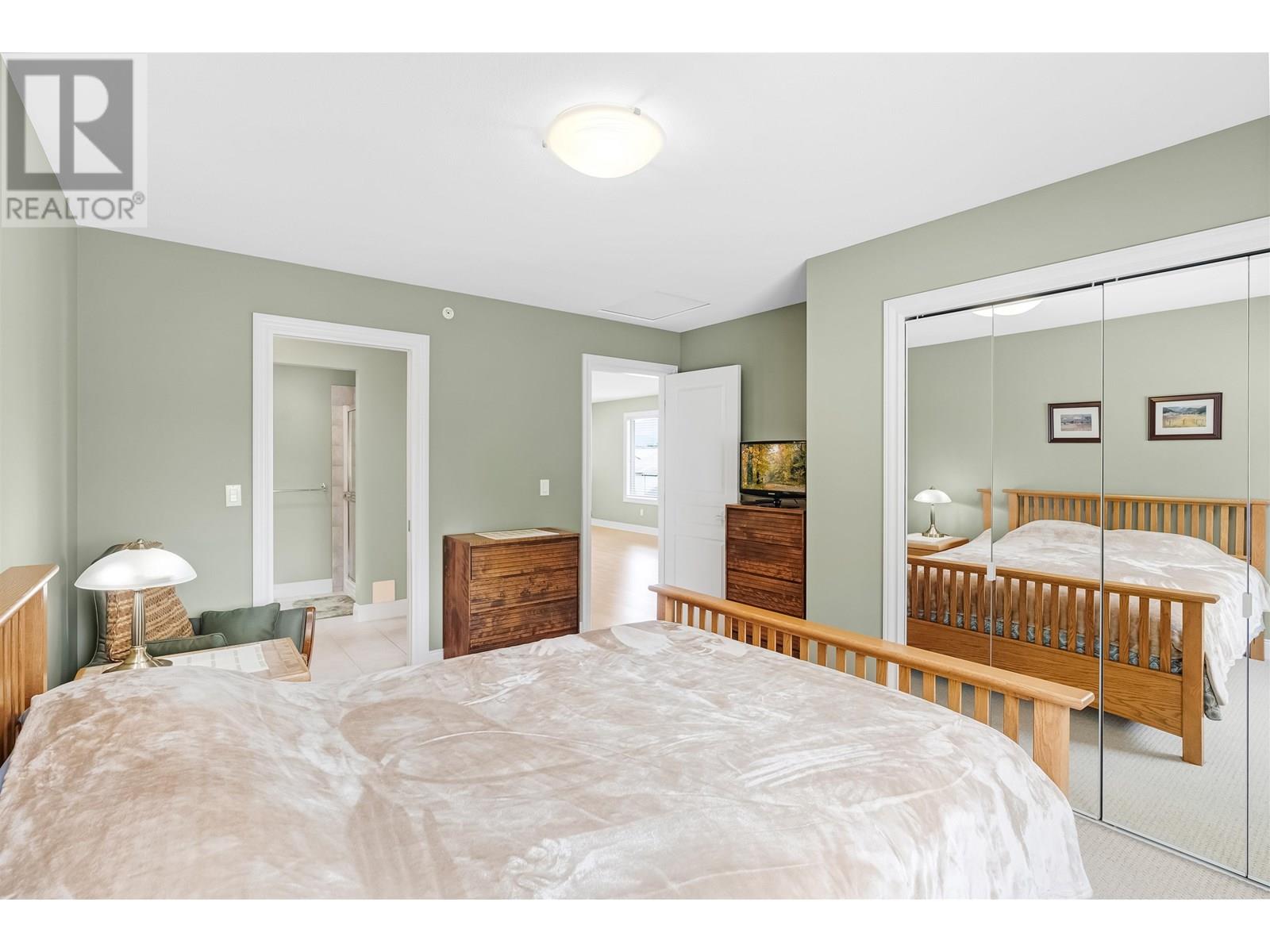141 19639 MEADOW GARDENS WAY, Pitt Meadows real estate listing R3020487