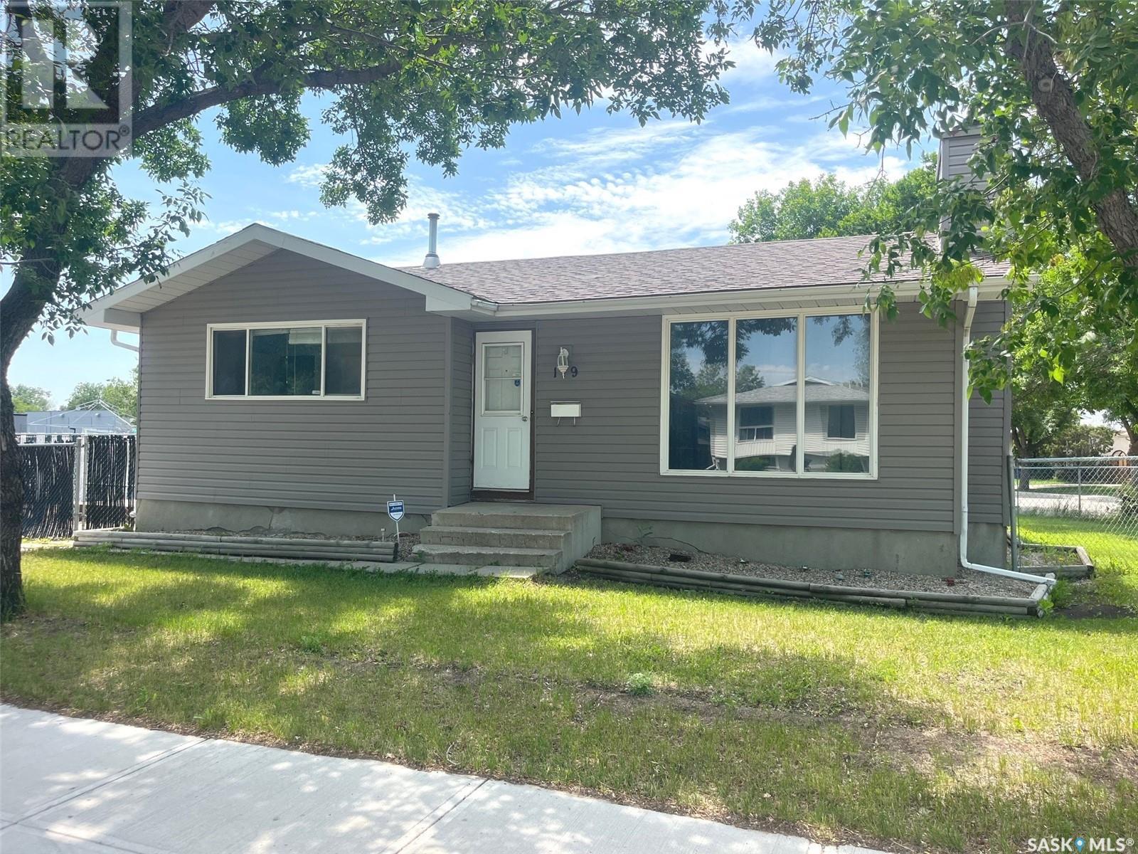 Photo 22 of 119 Mikkelson Drive, Regina SK