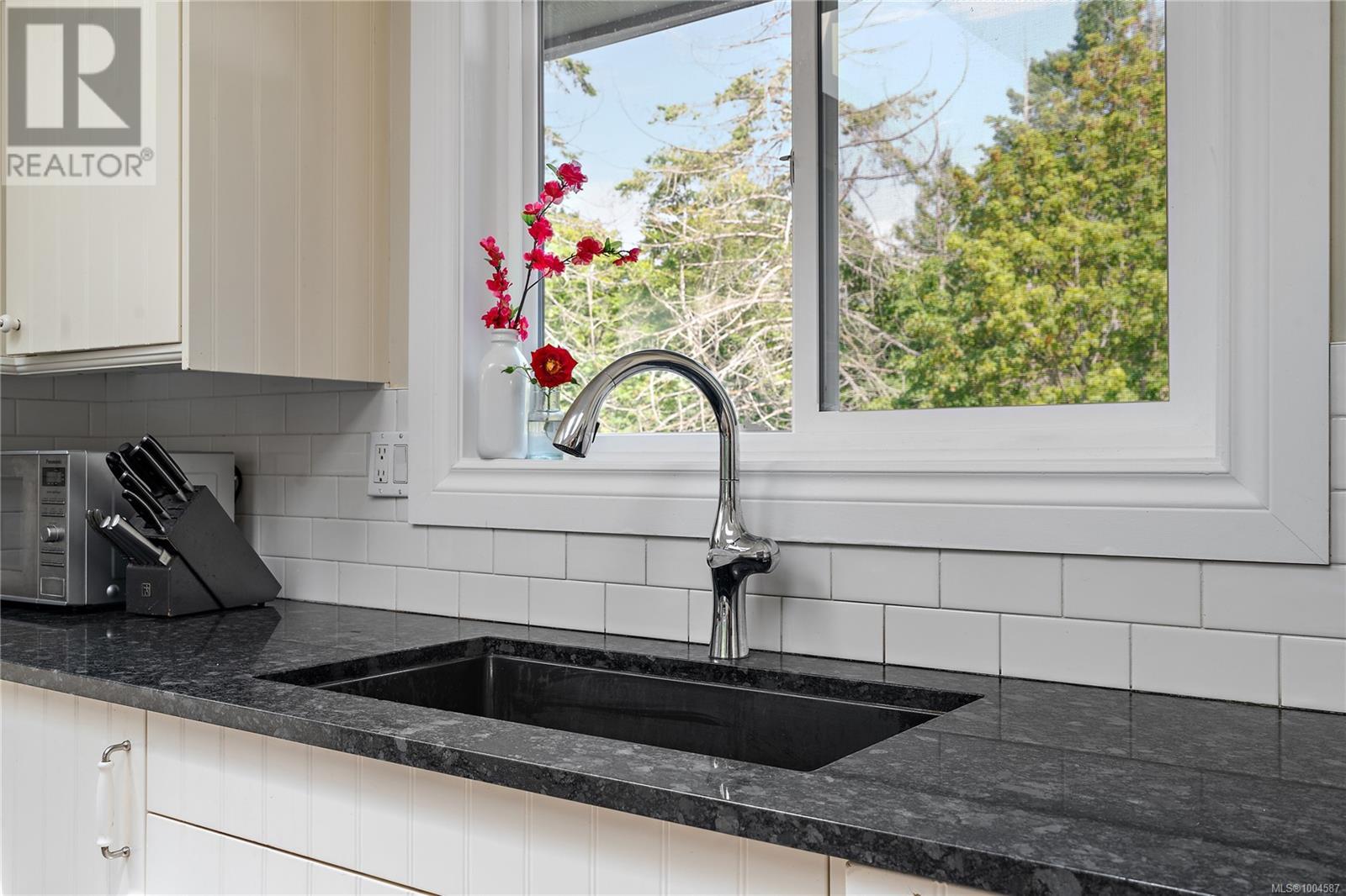 870 Woodcreek Dr, North Saanich