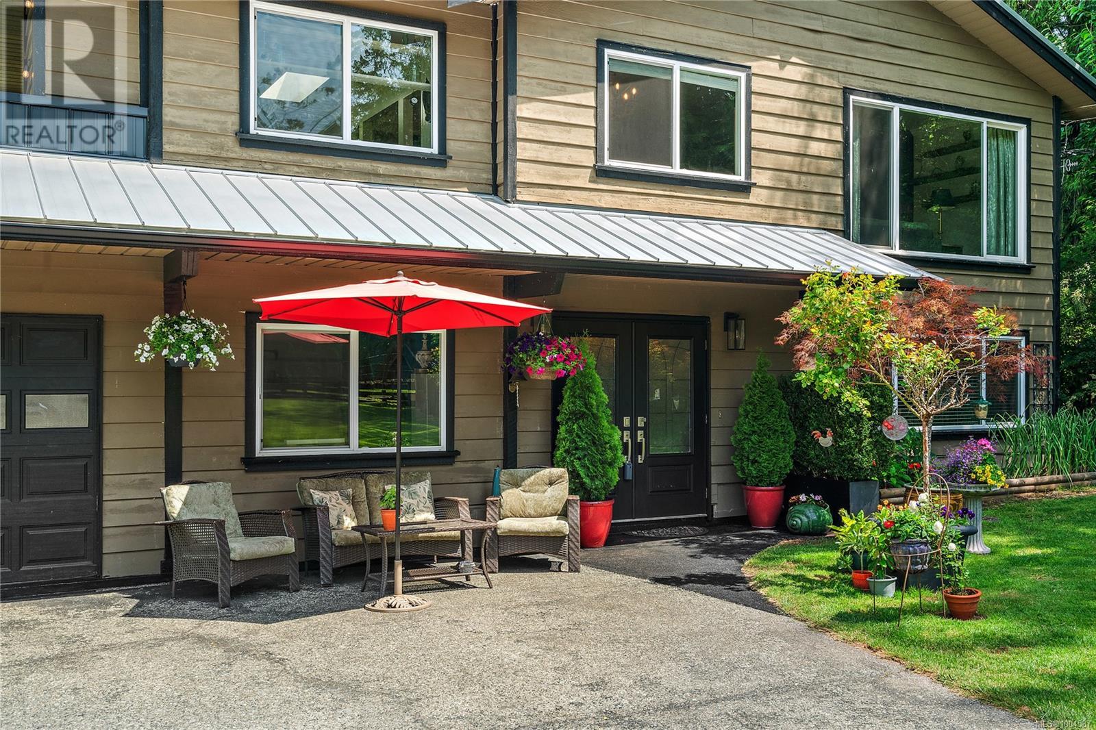 870 Woodcreek Dr, North Saanich