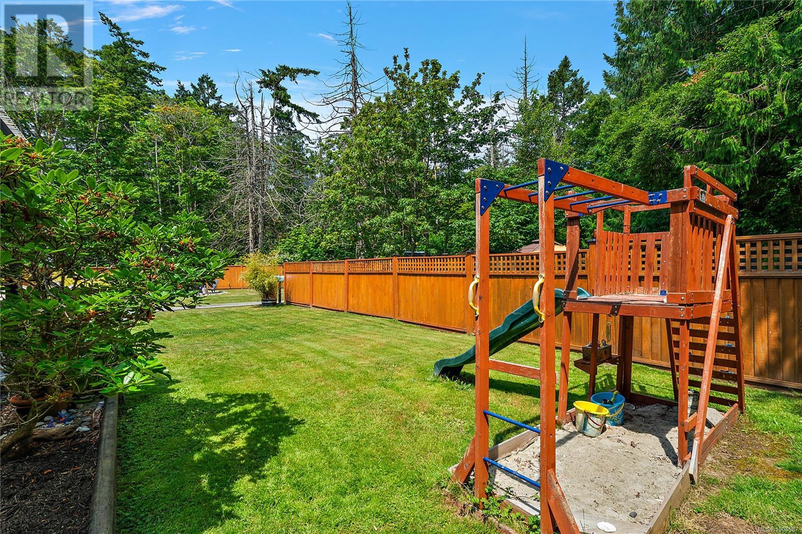 870 Woodcreek Dr, North Saanich
