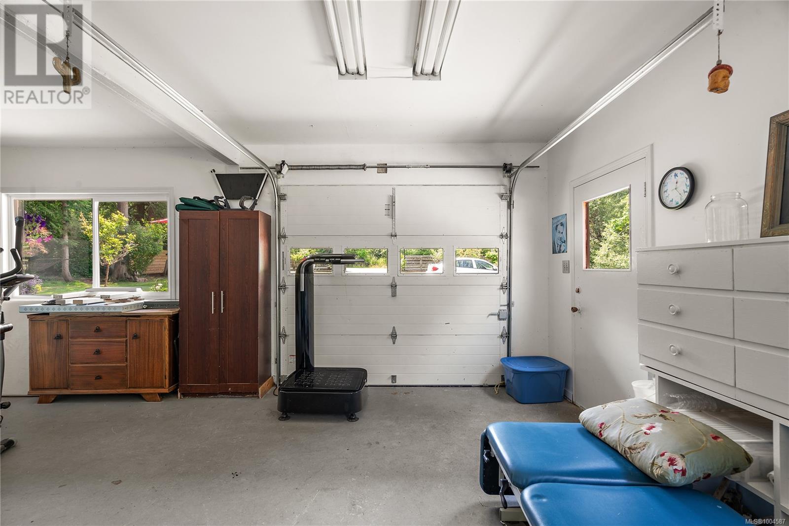 870 Woodcreek Dr, North Saanich