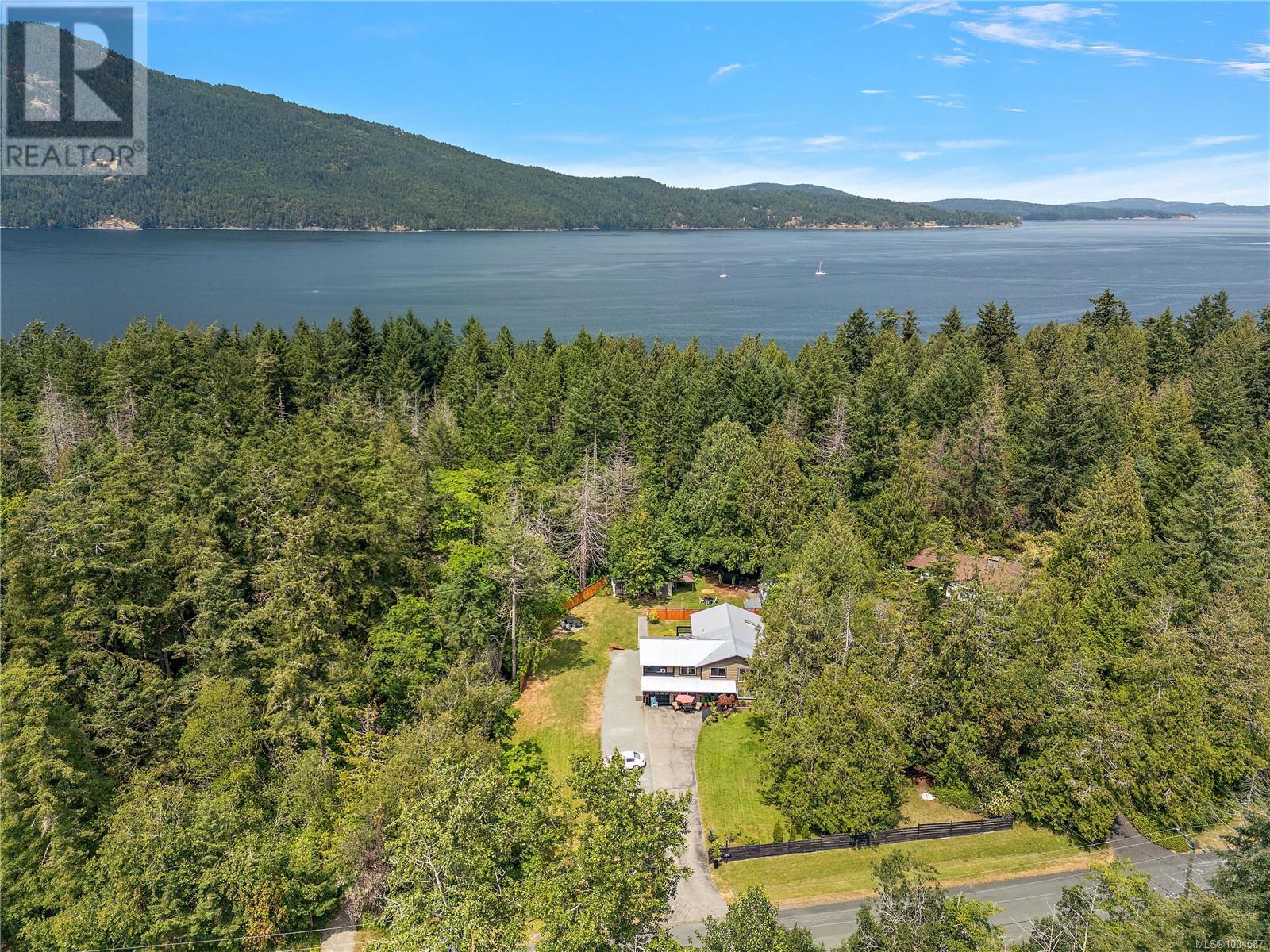870 Woodcreek Dr, North Saanich