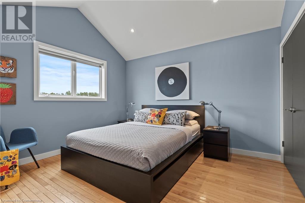 Photo 22 of 39 Morrison Crescent, Grimsby ON