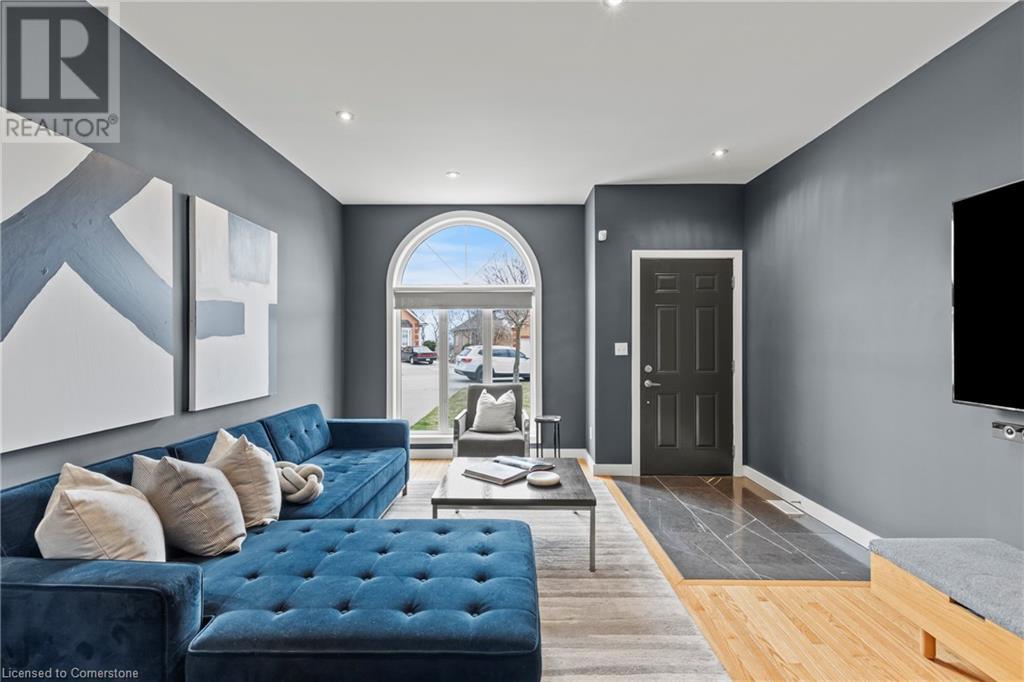 Photo 6 of 39 Morrison Crescent, Grimsby ON