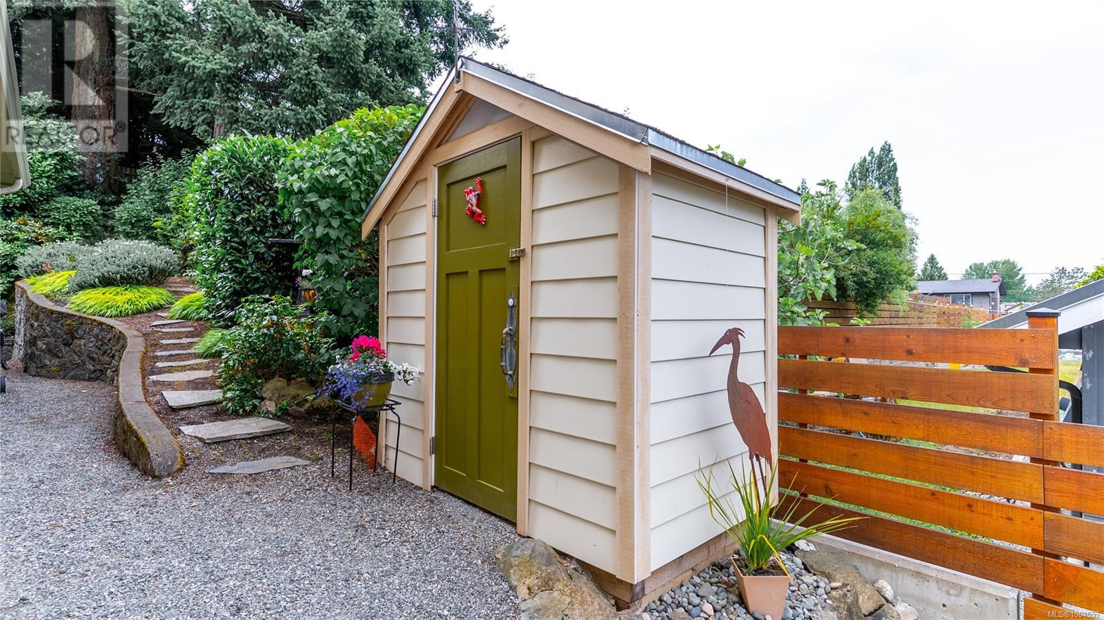 1075 PRIMROSE RD - Image 33