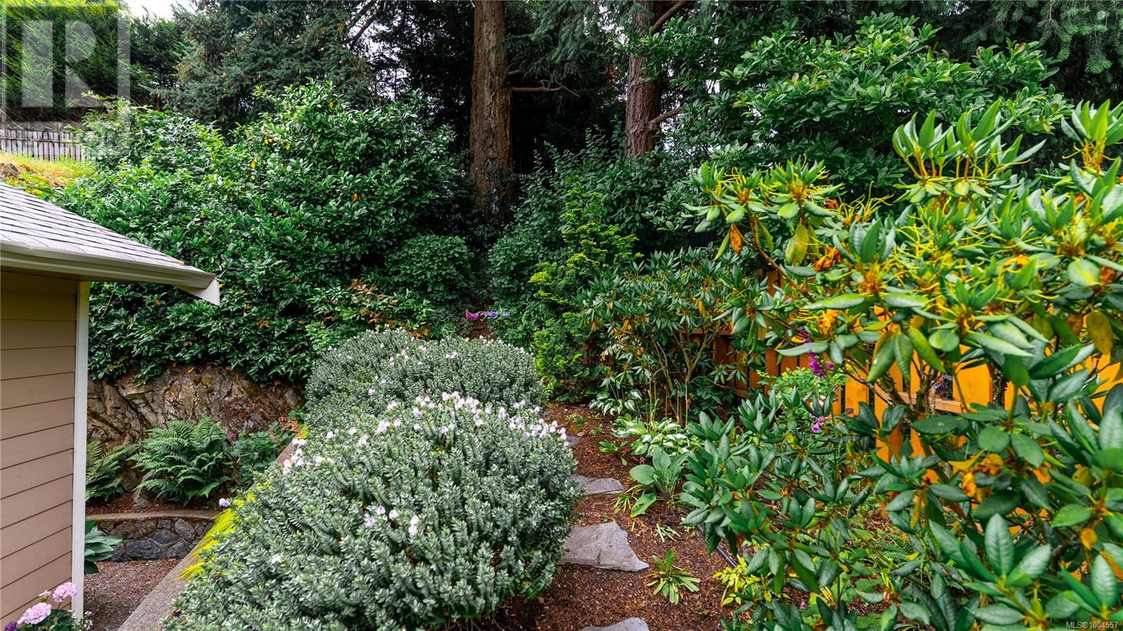1075 PRIMROSE RD - Image 34
