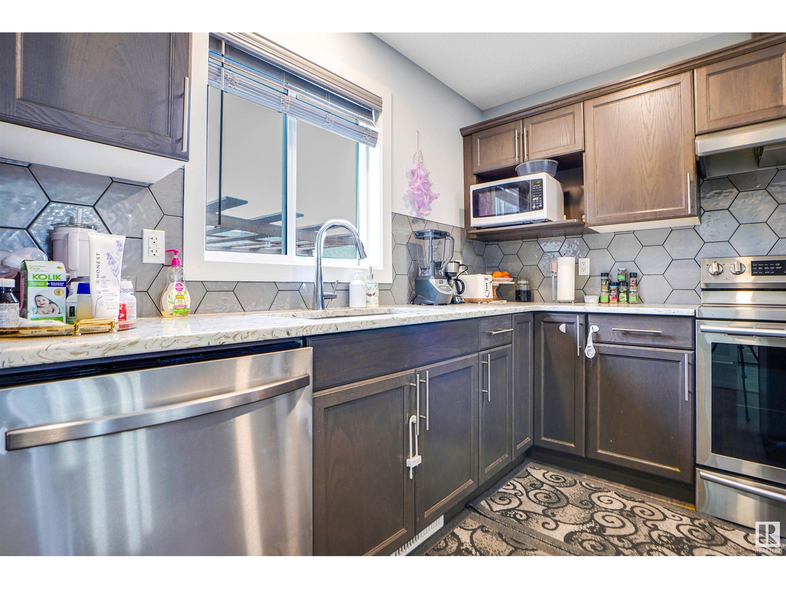 Photo 10 of 2611 14 Av Nw, Edmonton AB