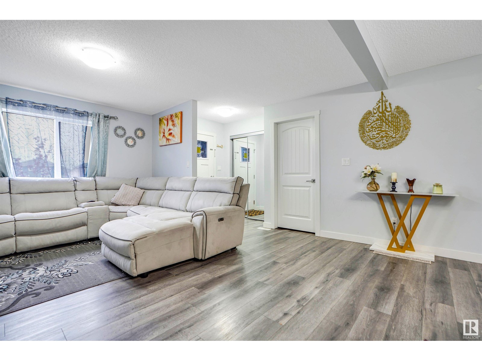 Photo 6 of 2611 14 Av Nw, Edmonton AB