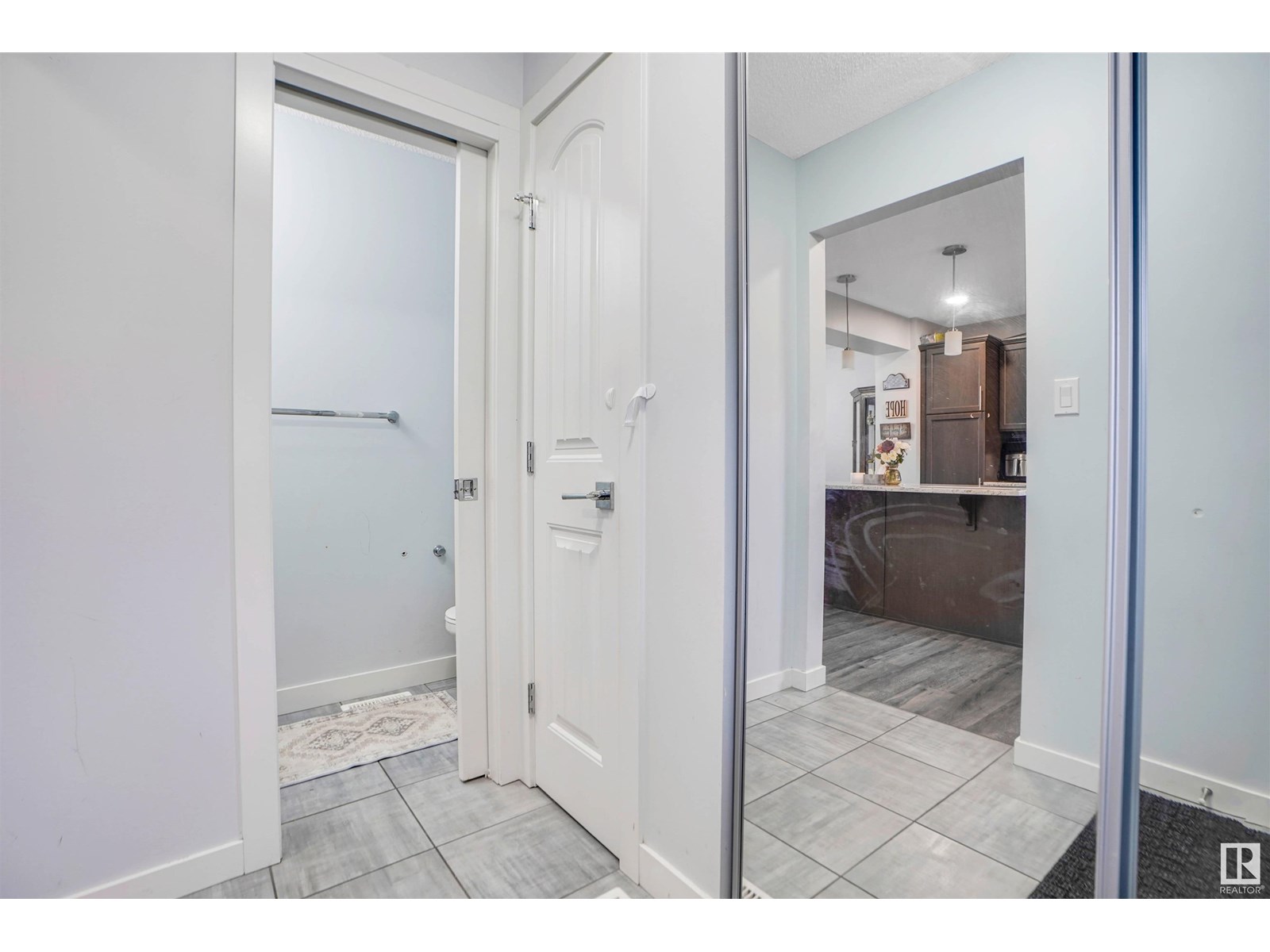 Photo 15 of 2611 14 Av Nw, Edmonton AB