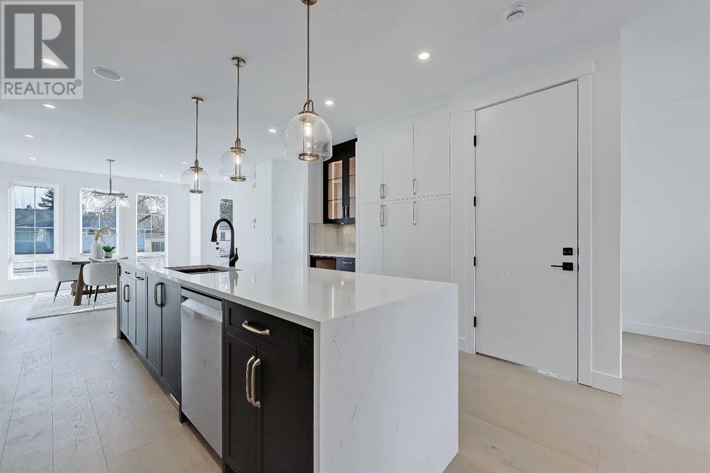 Single Family House for Sale in   Avenue SW North Glenmore Park Calgary 