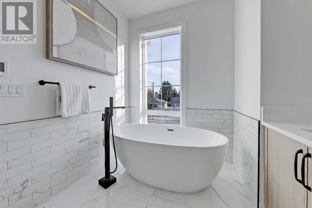 Single Family House for Sale in   Avenue SW North Glenmore Park Calgary 