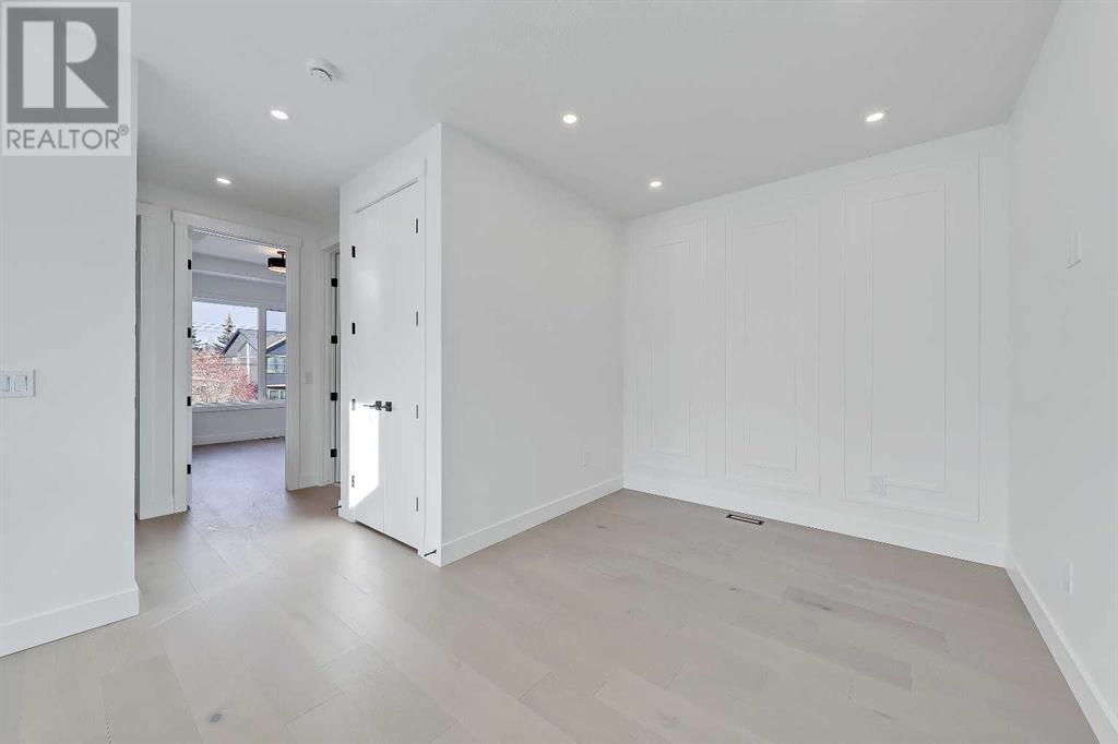 Single Family House for Sale in   Avenue SW North Glenmore Park Calgary 