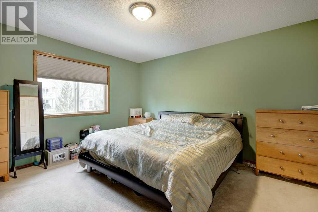 Single Family House for Sale in  Tuscany Meadows Close NW Tuscany Calgary 