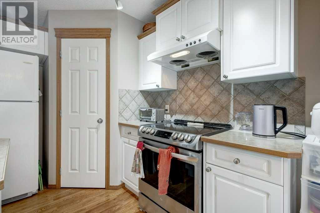 Single Family House for Sale in  Tuscany Meadows Close NW Tuscany Calgary 