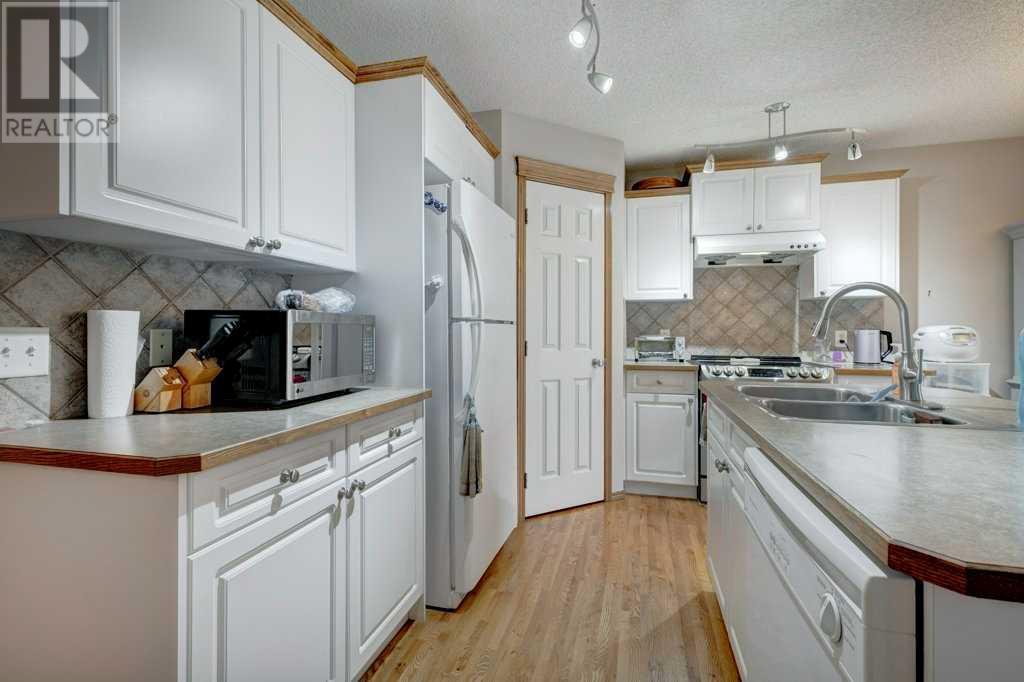Single Family House for Sale in  Tuscany Meadows Close NW Tuscany Calgary 