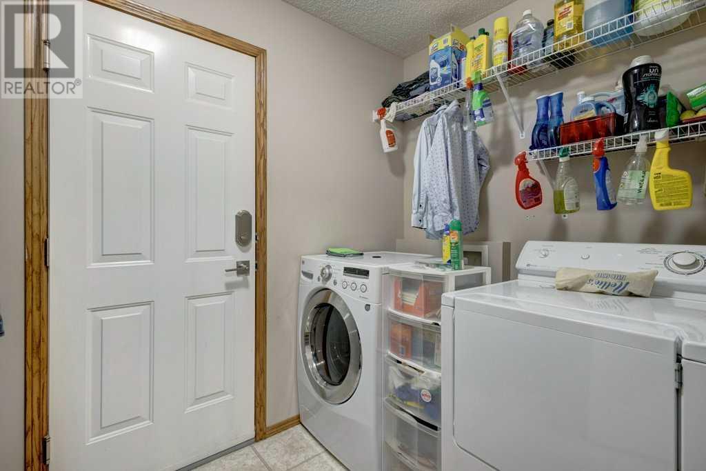 Single Family House for Sale in  Tuscany Meadows Close NW Tuscany Calgary 