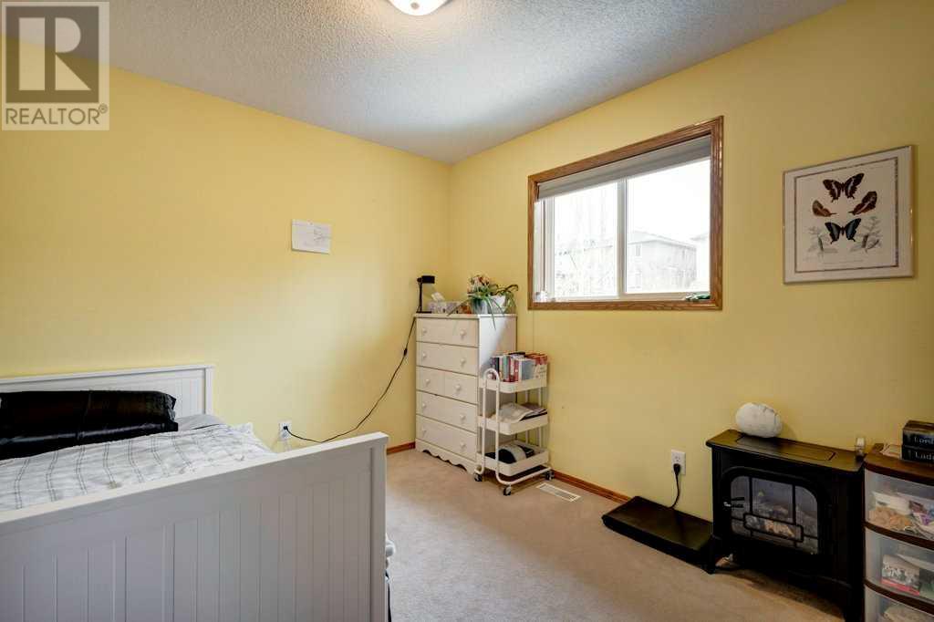 Single Family House for Sale in  Tuscany Meadows Close NW Tuscany Calgary 