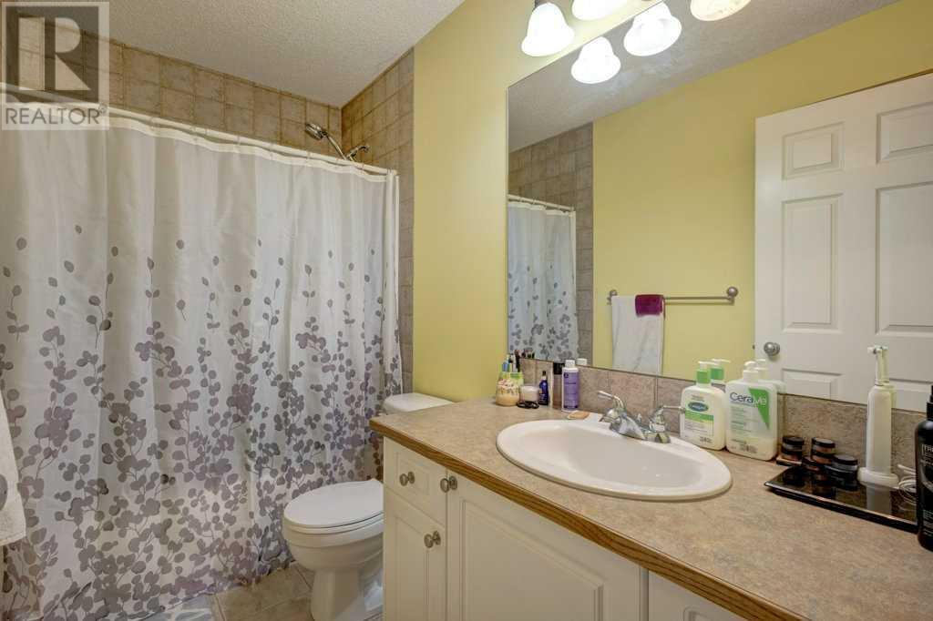 Single Family House for Sale in  Tuscany Meadows Close NW Tuscany Calgary 