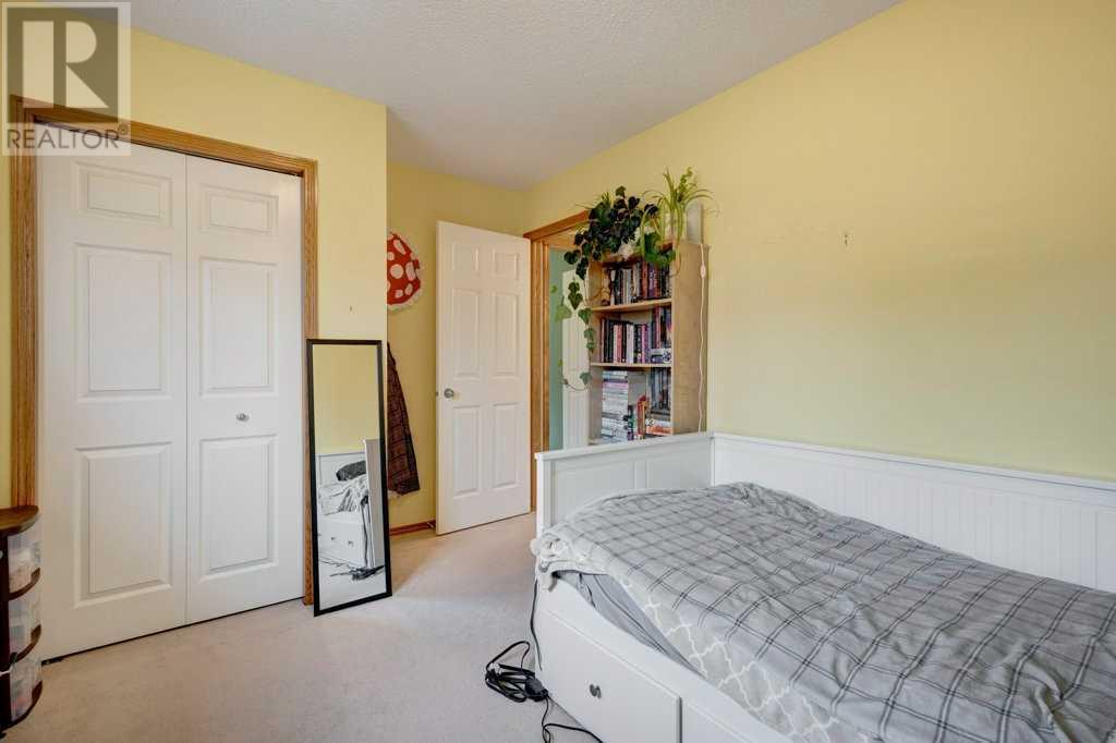 Single Family House for Sale in  Tuscany Meadows Close NW Tuscany Calgary 