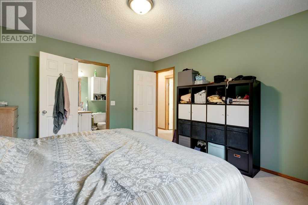 Single Family House for Sale in  Tuscany Meadows Close NW Tuscany Calgary 