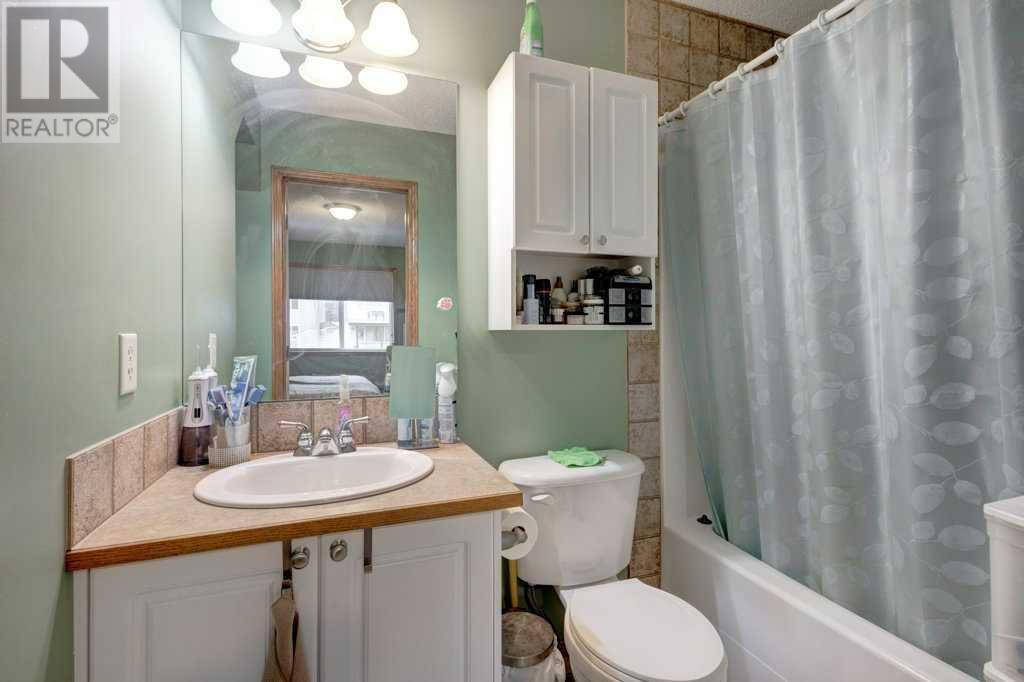 Single Family House for Sale in  Tuscany Meadows Close NW Tuscany Calgary 