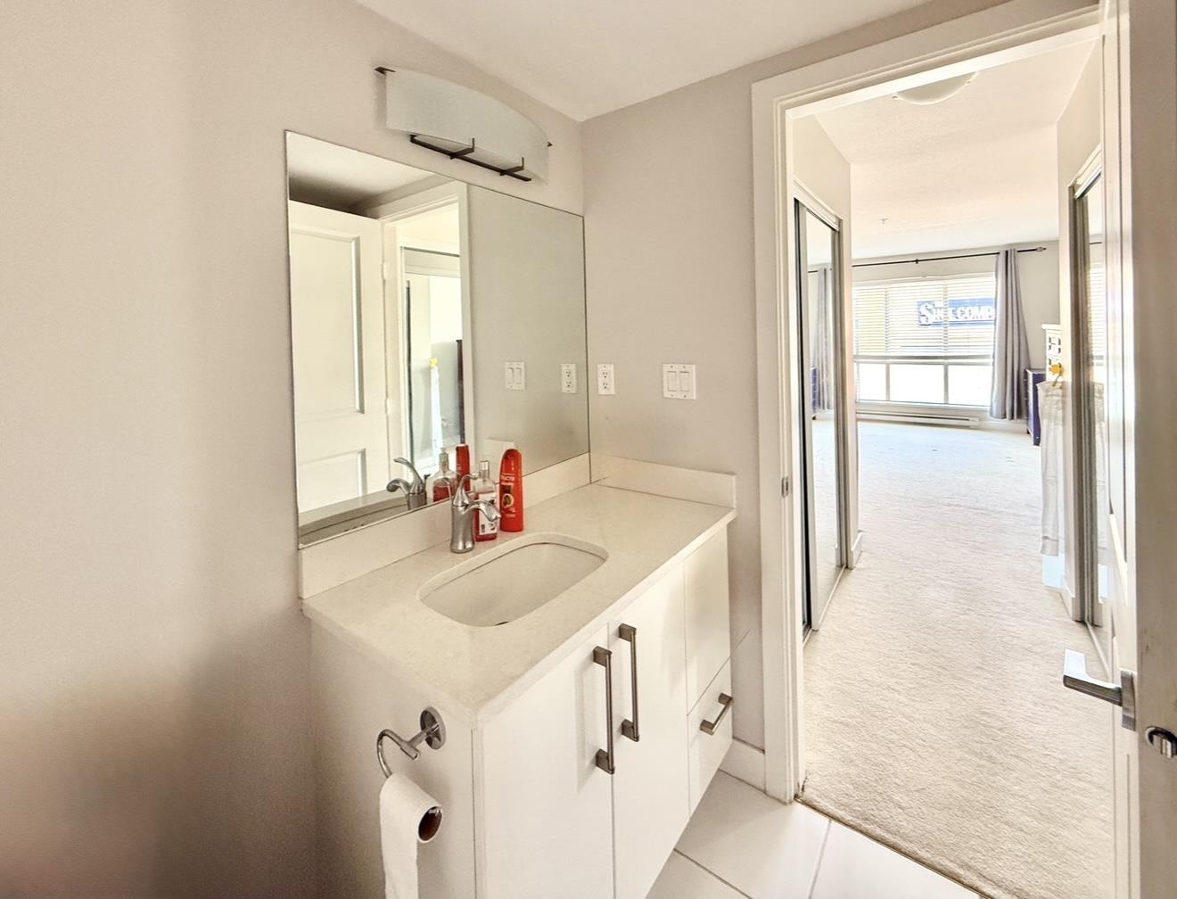 Photo 13 of 205 15745 Croydon Drive, Surrey BC