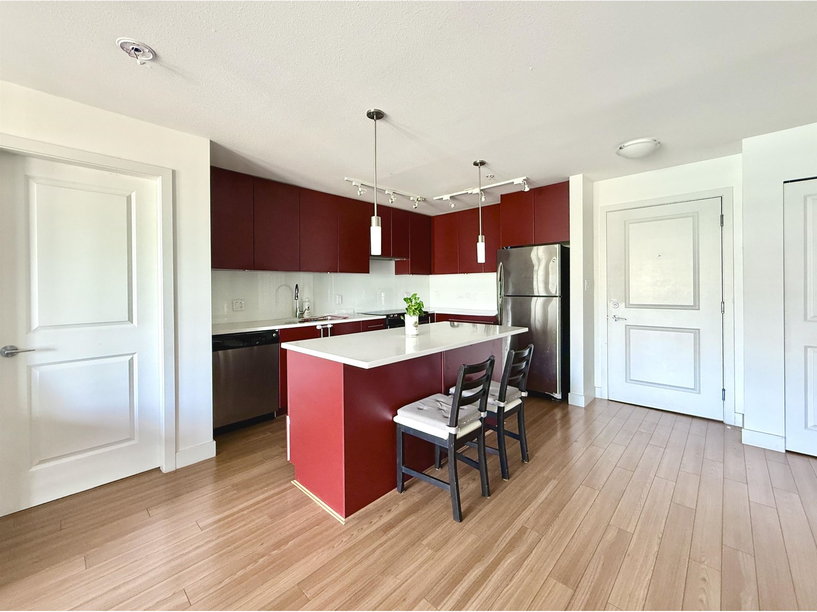 Photo 8 of 205 15745 Croydon Drive, Surrey BC