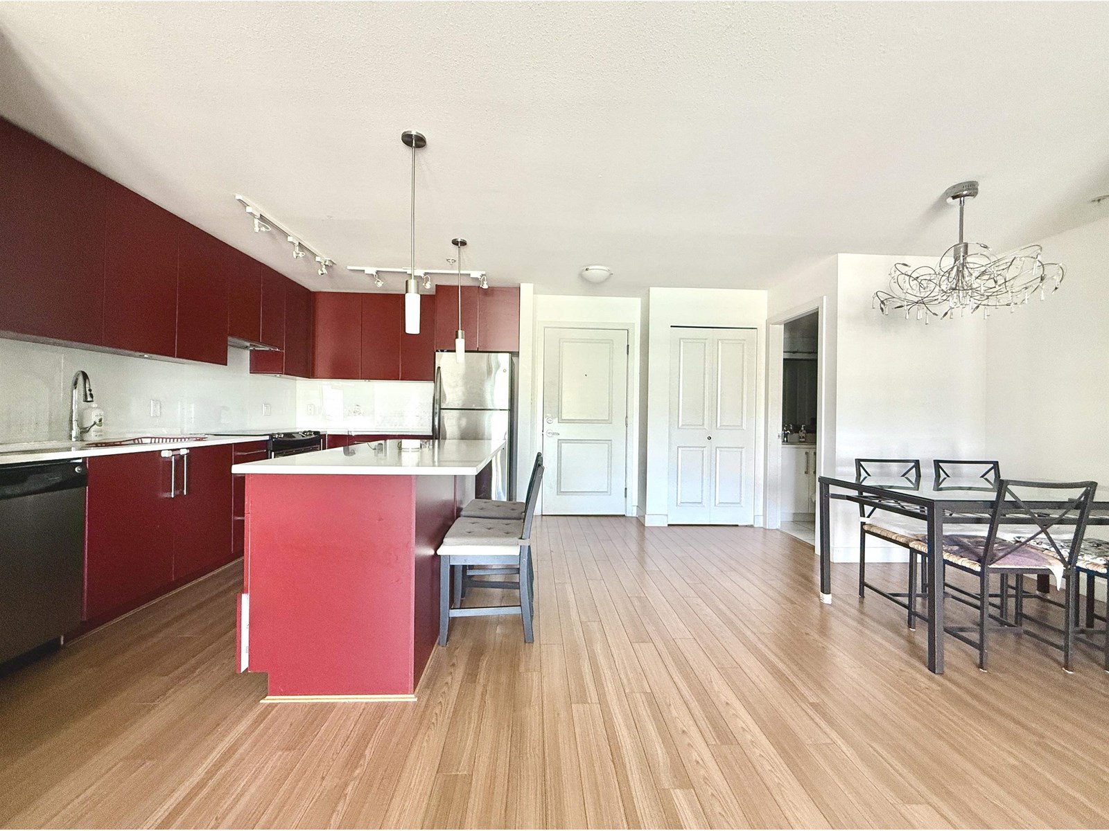 Photo 9 of 205 15745 Croydon Drive, Surrey BC