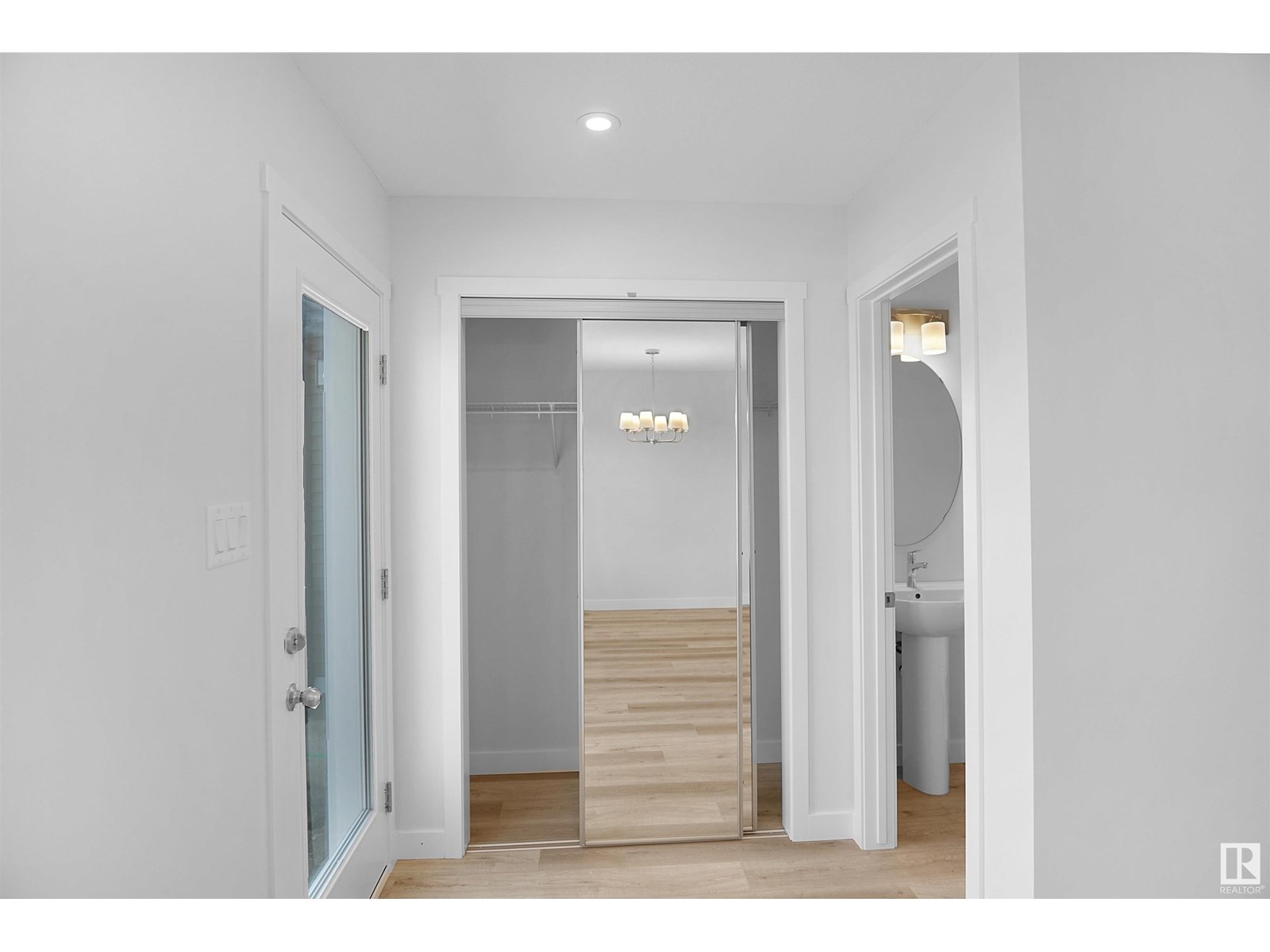 Photo 14 of 20919 16 Av Nw, Edmonton AB