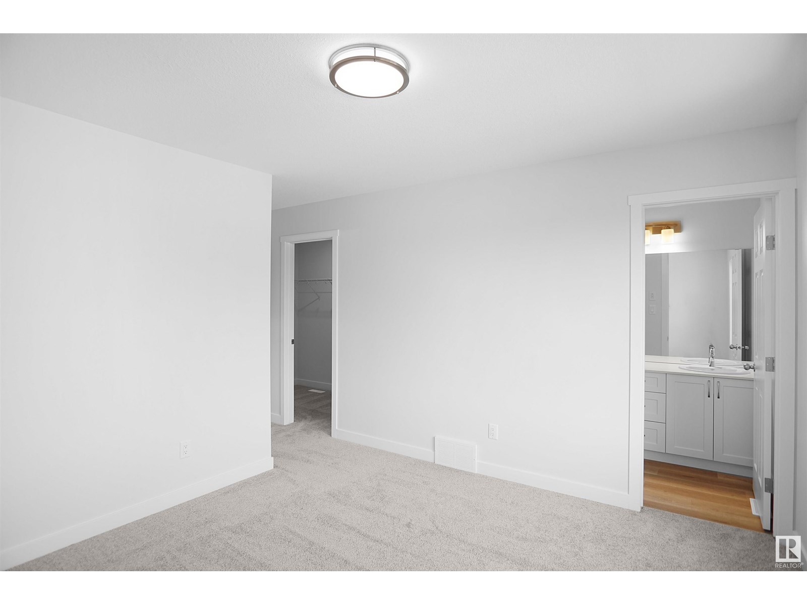 Photo 19 of 20919 16 Av Nw, Edmonton AB