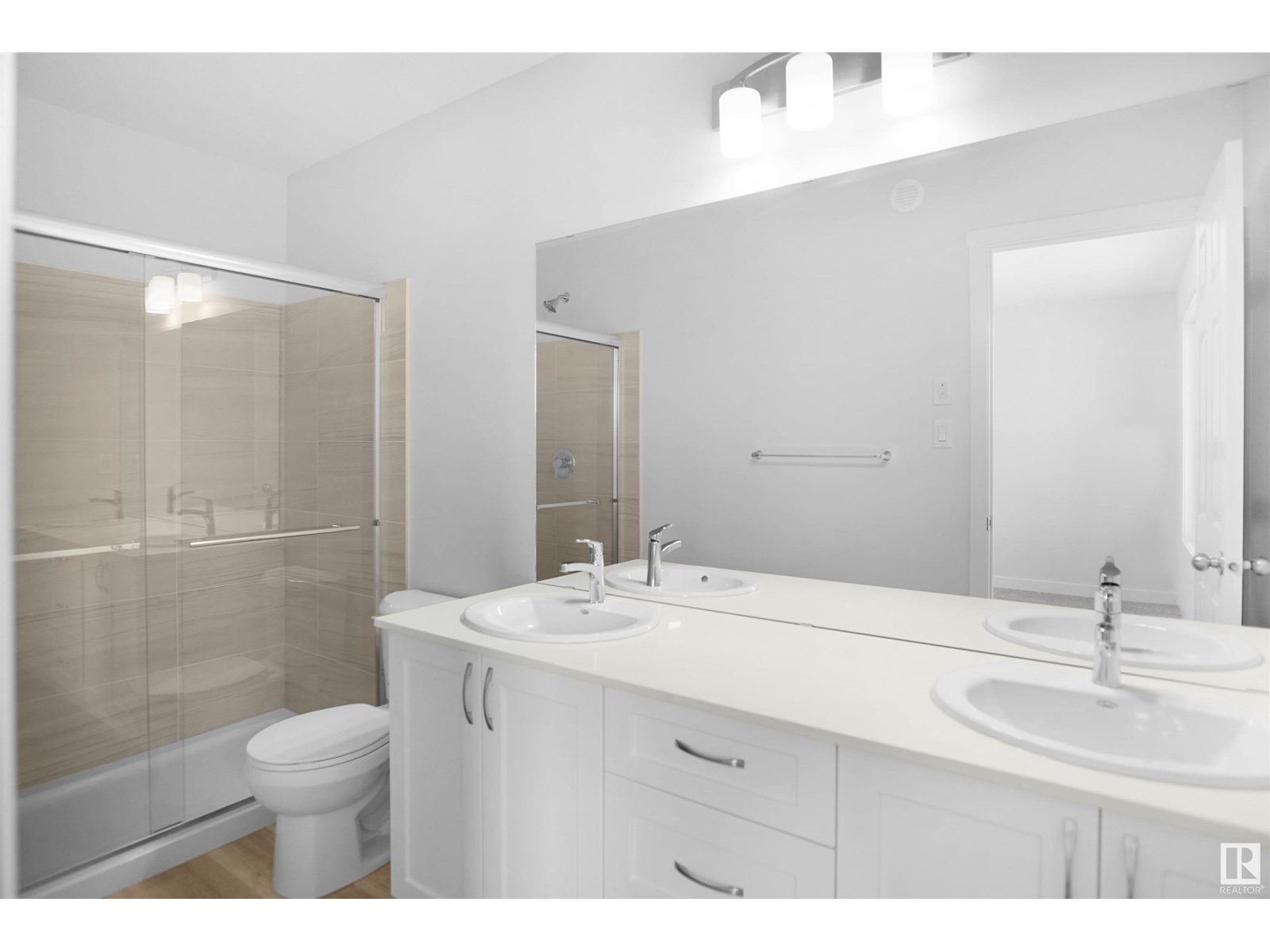Photo 20 of 20919 16 Av Nw, Edmonton AB