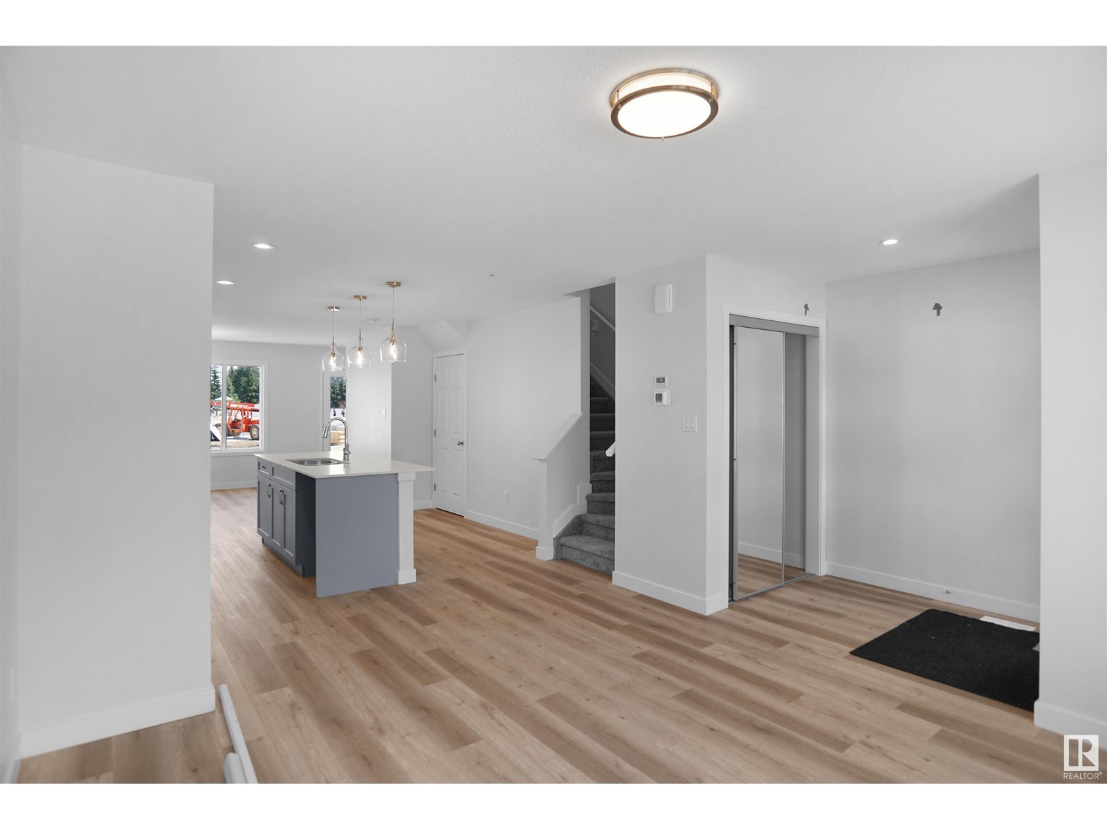 Photo 7 of 20919 16 Av Nw, Edmonton AB