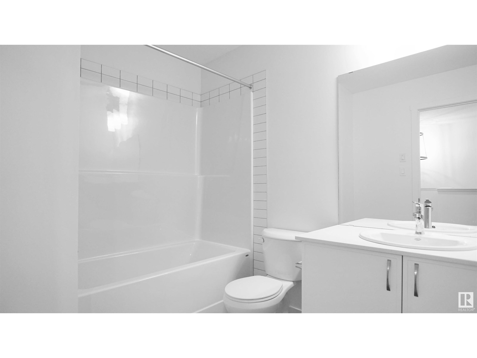 Photo 31 of 20915 16 Av Nw, Edmonton AB