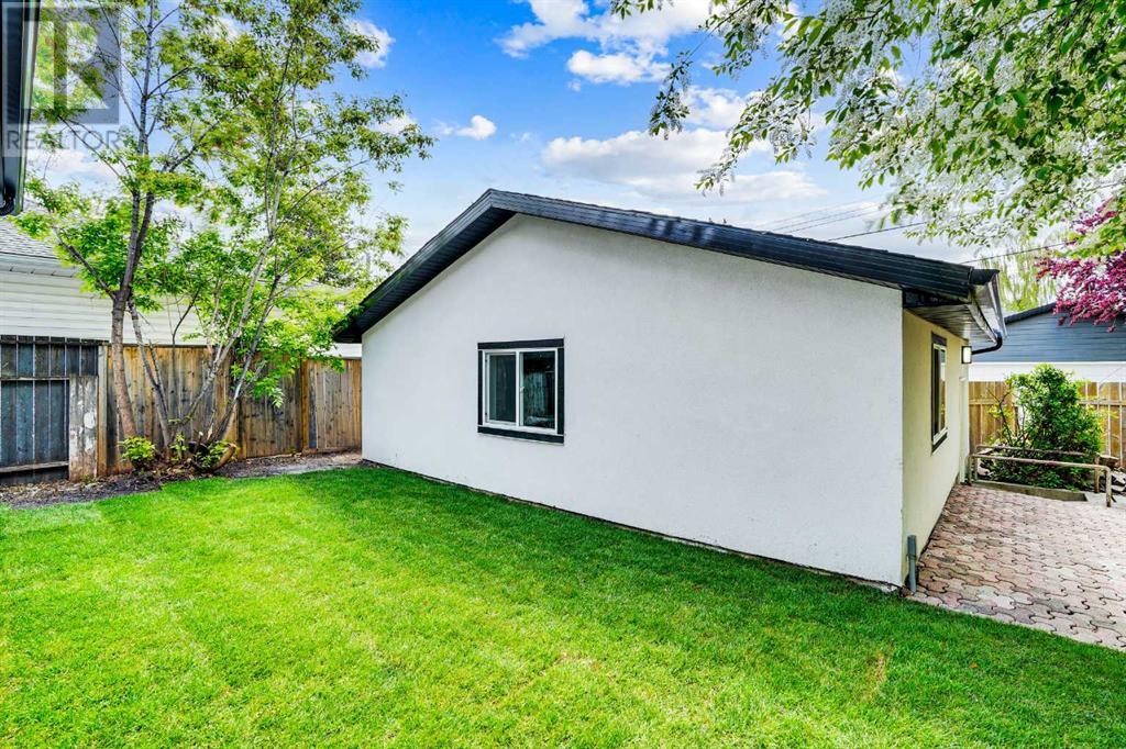 Single Family House Bungalow for Sale in  Hamlet Road SW Haysboro Calgary 