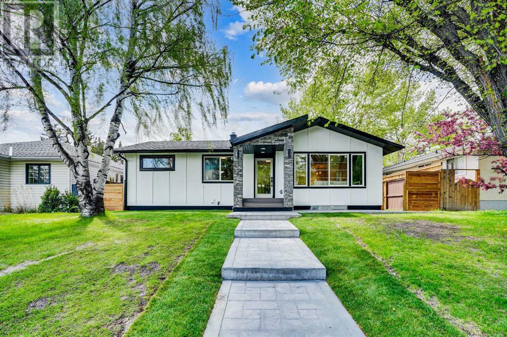 Single Family House Bungalow for Sale in  Hamlet Road SW Haysboro Calgary 