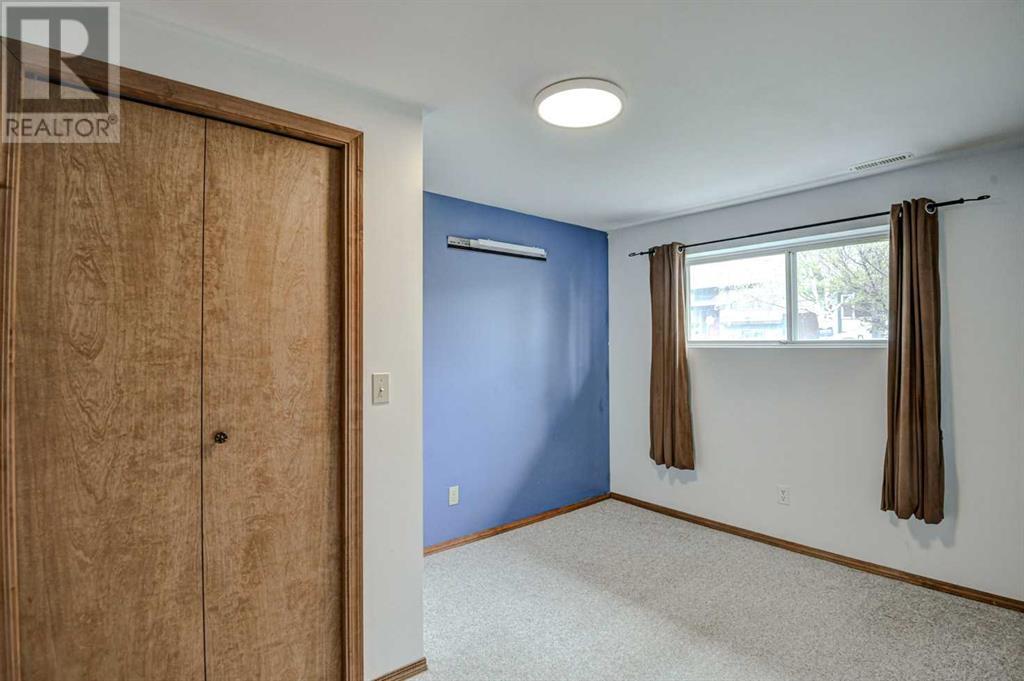 Single Family House Bi-level for Sale in  Ogmoor Crescent SE Ogden Calgary 