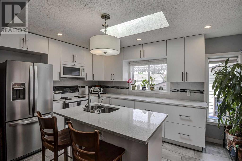 Single Family House Bi-level for Sale in  Ogmoor Crescent SE Ogden Calgary 