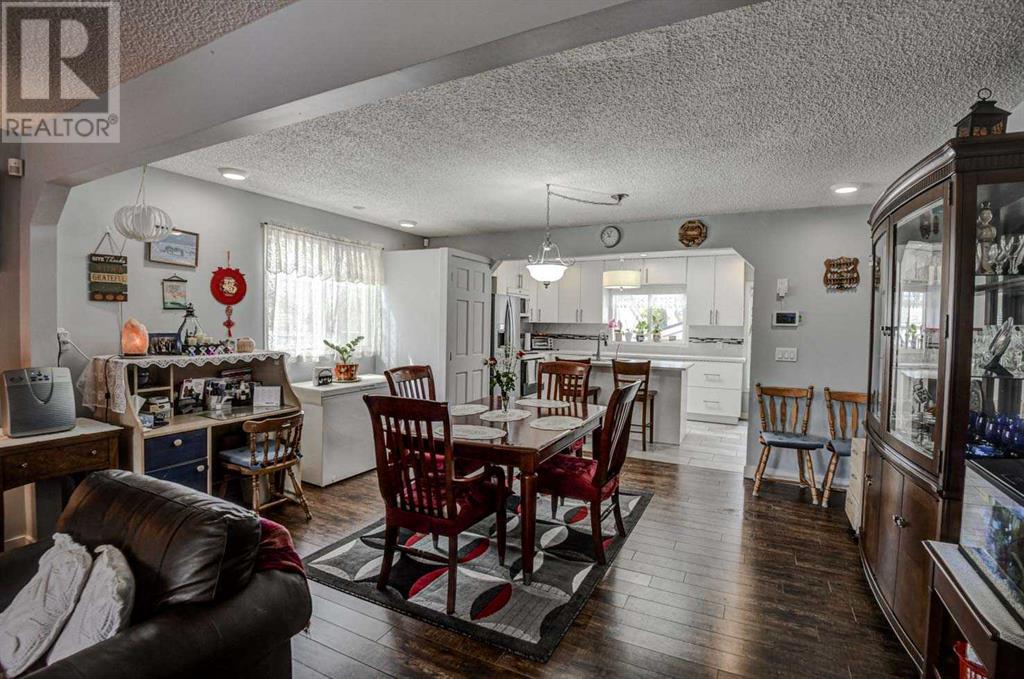 Single Family House Bi-level for Sale in  Ogmoor Crescent SE Ogden Calgary 