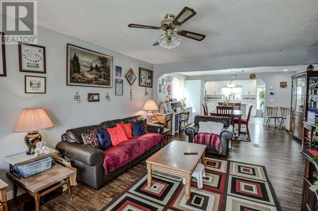 Single Family House Bi-level for Sale in  Ogmoor Crescent SE Ogden Calgary 